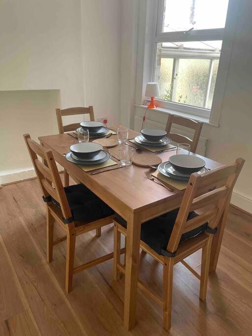 Modern 2 Bedroom Terraced House Dover Bagian luar foto