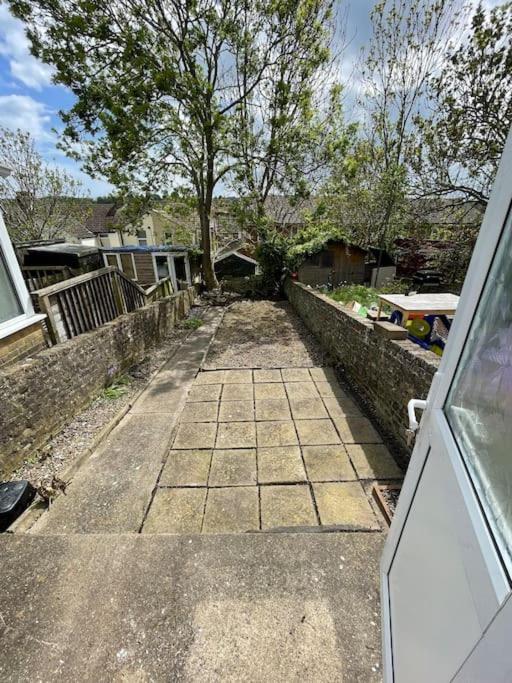 Modern 2 Bedroom Terraced House Dover Bagian luar foto